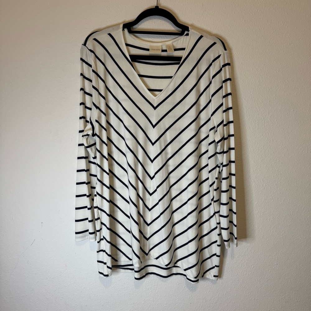 Chico’s Lightweight White with Black V-Shape Stripes Top Size XL (3)